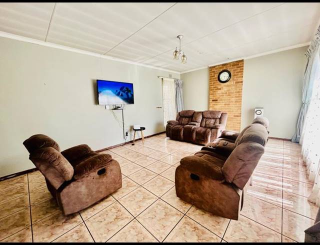 3 BEDROOM HOUSE FOR SALE IN VANDERBIJLPARK CE 4